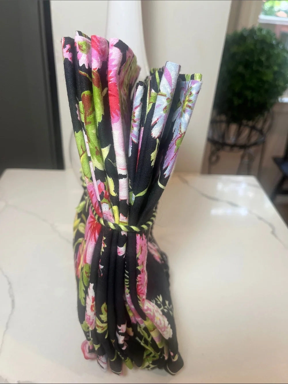 April Cornell Freesia Floral Napkins  Set of 10  Black Pink Green Cottage NWT